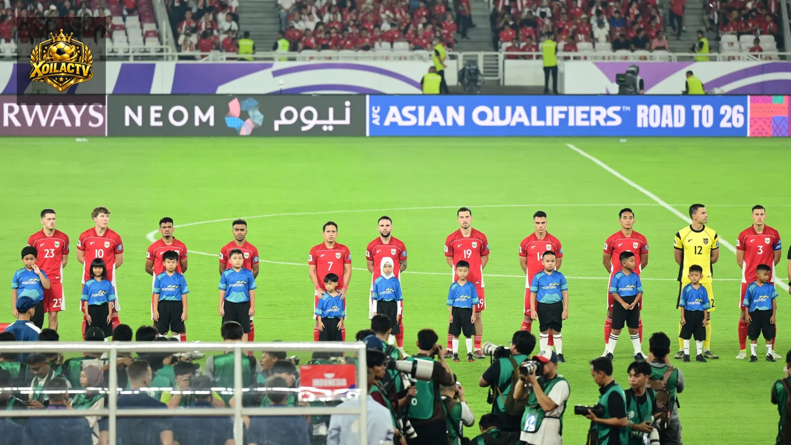 Cầu thủ Indonesia thi đấu với Trung Quốc ở vòng loại World Cup năm 2025