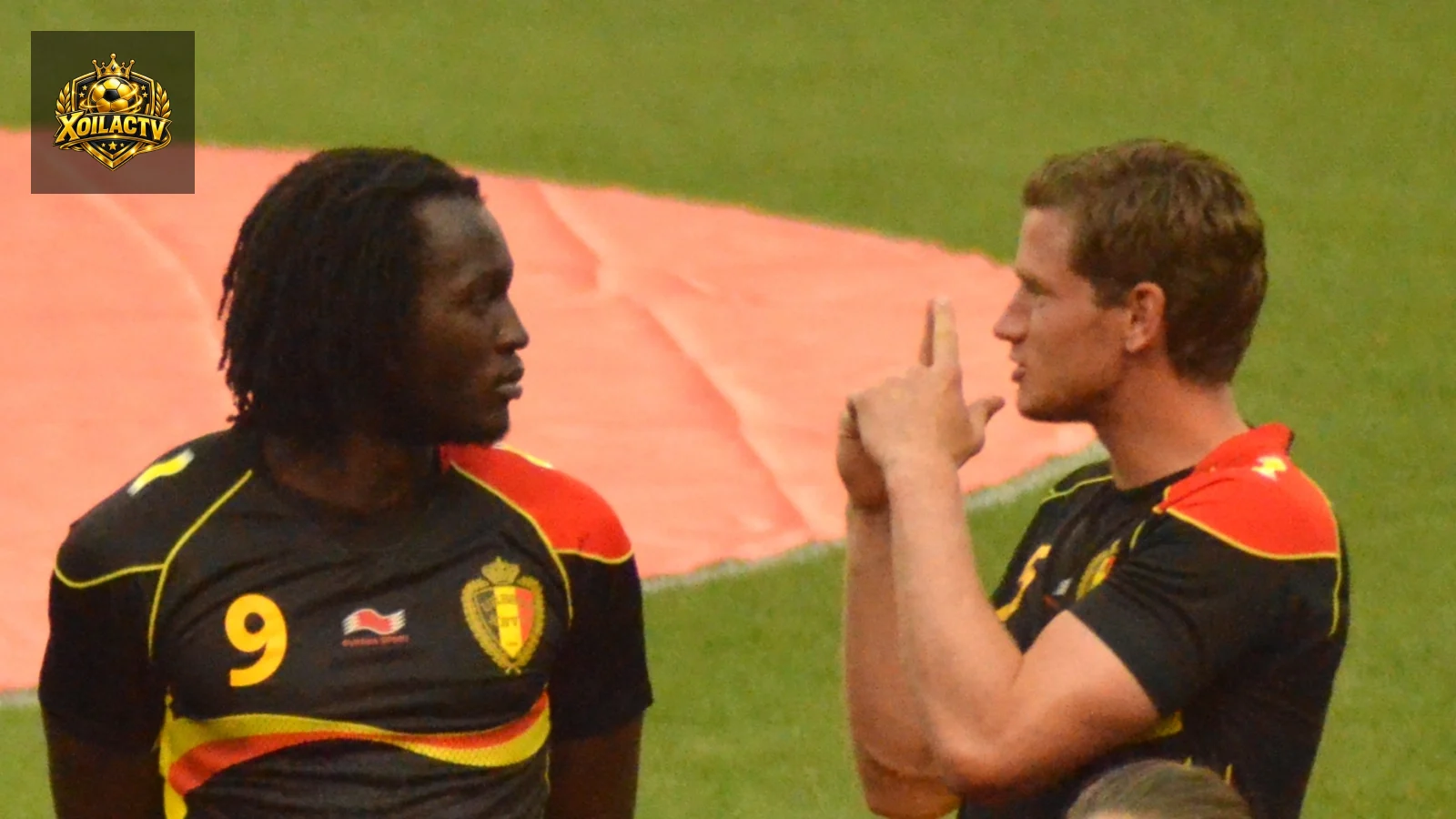Romelu Lukaku và Jan Vertonghen trong màu áo đội tuyển Bỉ